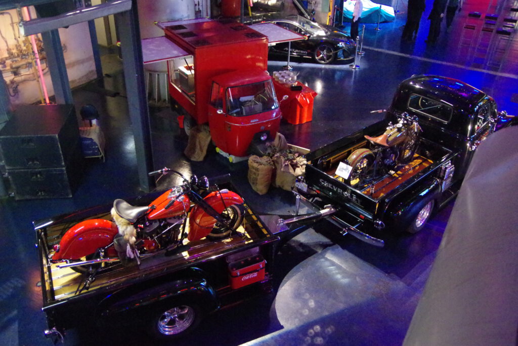 18 Kaffeeauto zwischen Showcars Party Kundenevent zur Teambildung