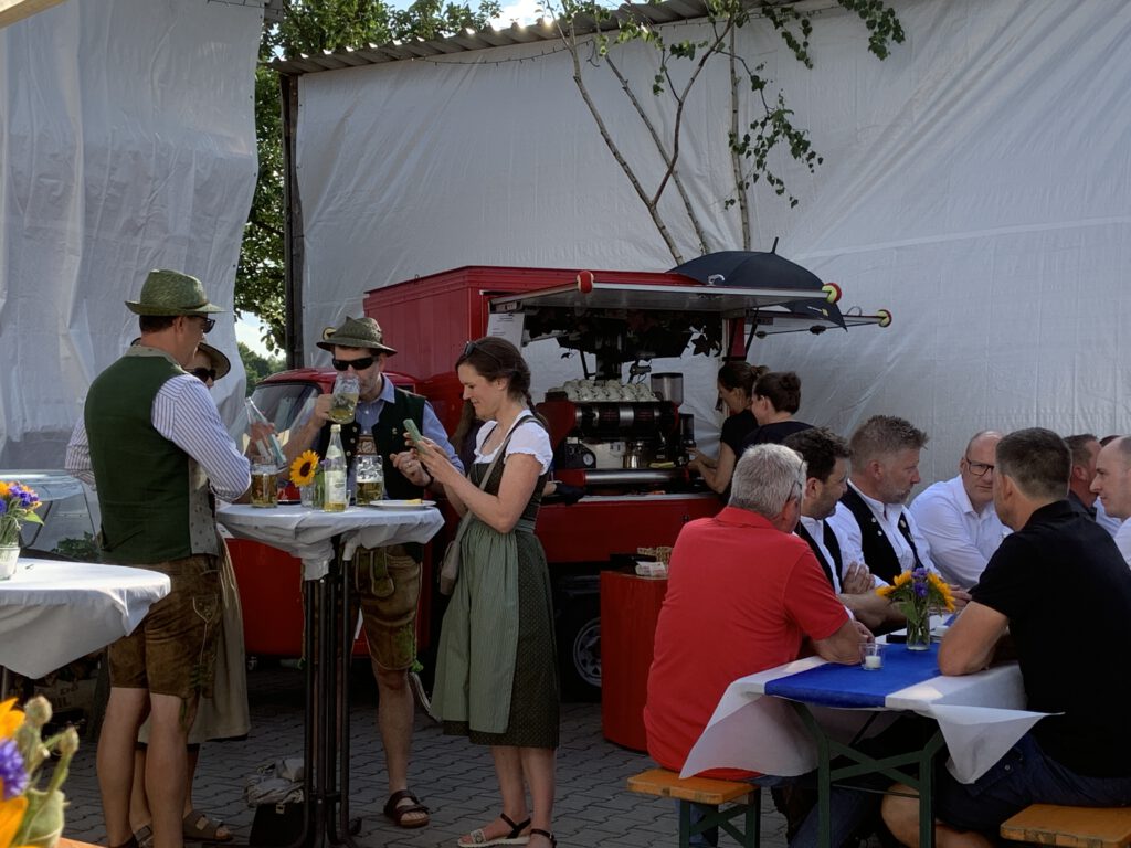 39 Kaffee auf drei Rädern mit La San Marco Siebträger Espressomaschine für Mitarbeiter Sommerfest